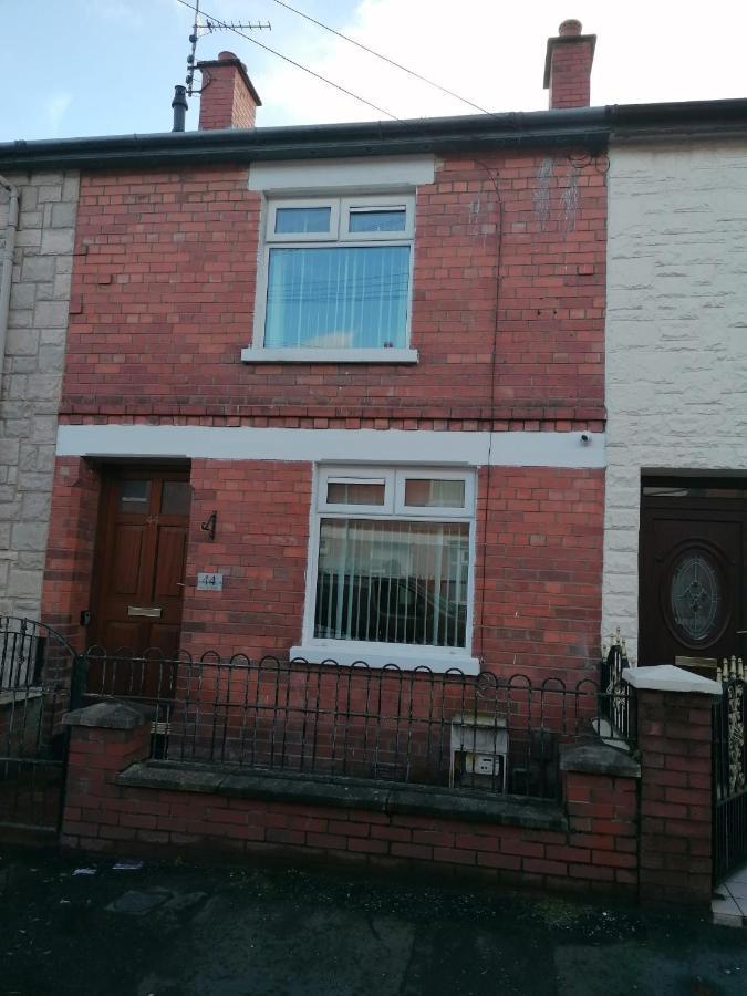 Maire Toireasa - Cosy Refurbished Property In The Gaeltacht Quarter Belfast Luaran gambar