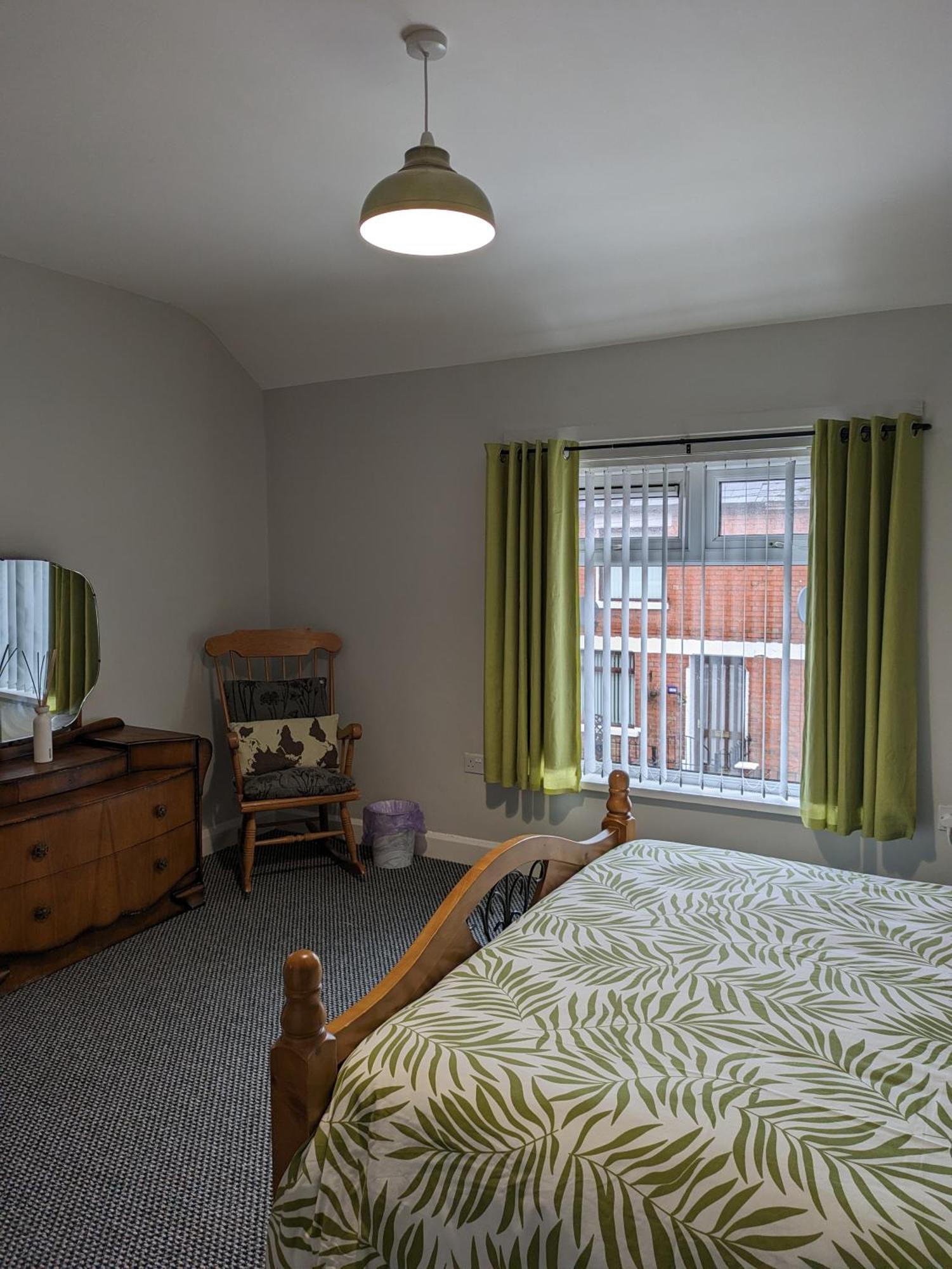 Maire Toireasa - Cosy Refurbished Property In The Gaeltacht Quarter Belfast Luaran gambar